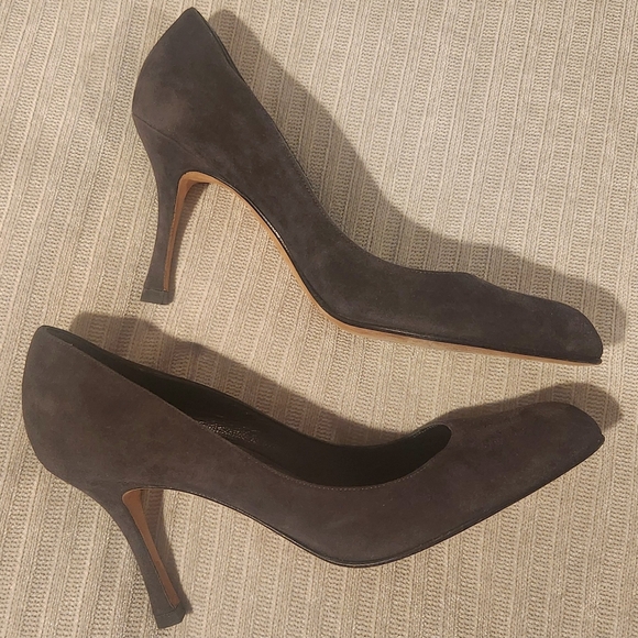 Grey Suede Manolo Blahnik Pumps Size 38 - Picture 1 of 12